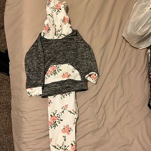Size 18 months. Cute grey and floral set.